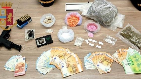 Spacciavano la cocaina rosa da 400 euro a dose durante la Milano Fashion Week: due arresti