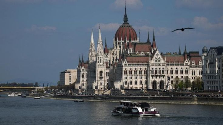 Danubio a livelli minimi record. Si fermano le crociere fluviali a Budapest
