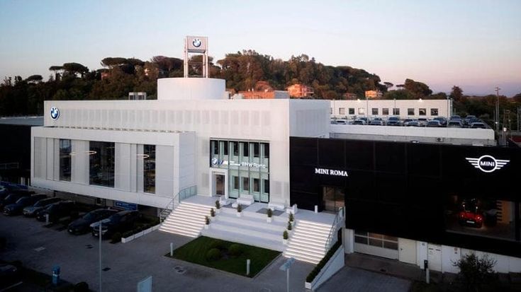 Bmw Roma rinnova la sede storica di via Salaria e presenta la iX3