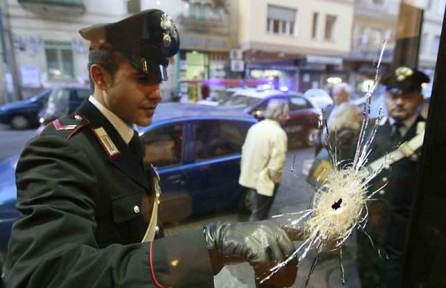 Vomero, emergenza criminalit&agrave;: colpi di pistola contro portoni e auto