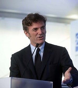 Cattaneo promosso, ma scatta la regola dei tre anni. Al manager 23,2 milioni in 8 anni