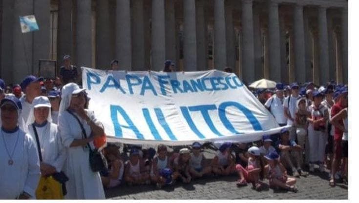 Discaria al Divino Amore: la protesta durante l'Angelus