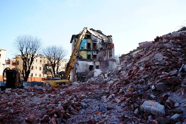 Abbattute le case popolari di via Lorenteggio: passo avanti per la riqualificazione del quartiere