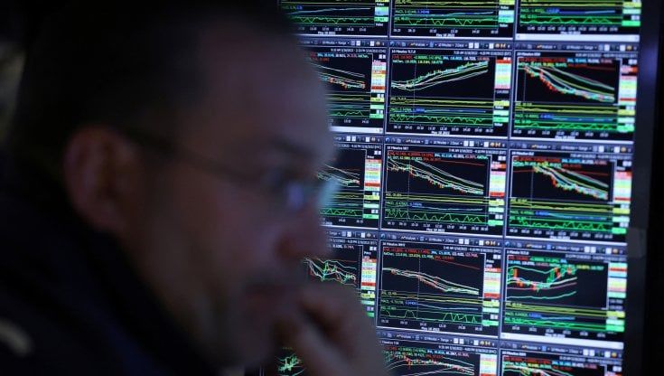 Le Borse di oggi, 19 maggio. Le Ue chiude in calo, Wall Street contrastata dopo il tonfo. Bce: "Inflazione alta, rischi aumentano"