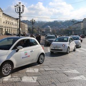 Referendum, Forza Italia "arruola" 15 Cinquecento per il tour del No