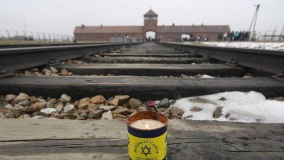 A scuola una maglietta che inneggia a Hitler: sei in condotta a uno studente nel Bolognese