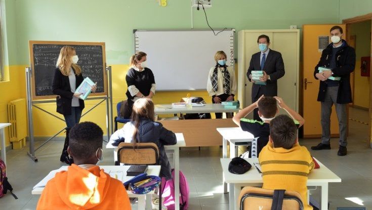 Palermo, la Fondazione Sicilia dona 600 tablet agli studenti svantaggiati