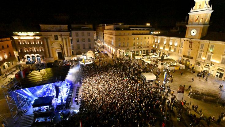 Concerto del 25 Aprile: piazza stracolma di giovani a Parma - foto 