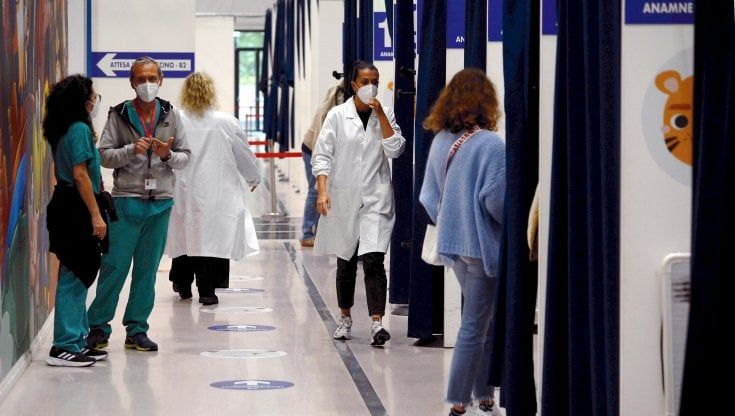 Influenza in Lombardia, 200mila casi a settimana: oggi e domani tutti i centri per i vaccini aperti  