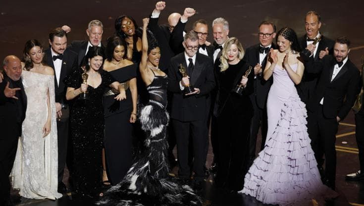 Oscar, trionfa “Una battaglia dopo l’altra”. Migliori attori Michael B. Jordan e Jessie Buckley