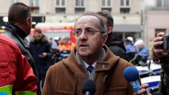 Gilet gialli, rimosso il capo della polizia e stop alle manifestazioni su Champs-Élysées