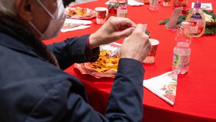Genova, il Natale di Sant'Egidio: tavolate e pranzi a domicilio per 14 mila