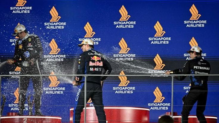 Verstappen vola a Singapore, Leclerc è 2°. Per Antonelli (3°) a Austin il primo match point mondiale