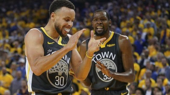 Basket, semifinali playoff Nba: Golden State sul 2-0, Milwaukee pareggia i conti