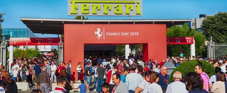 La famiglia Ferrari a raccolta: che festa per i dipendenti