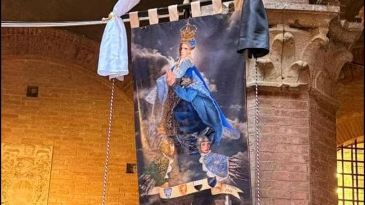 Palio di Siena, è polemica sul drappellone. La Diocesi: “L’artista non può avere totale libertà”