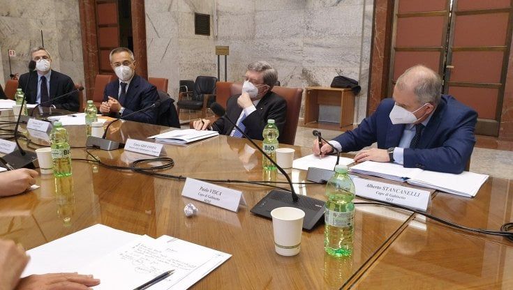 Alitalia, Giovannini (Trasporti) e Giorgetti (Sviluppo economico): "Avanti con vettore nazionale"