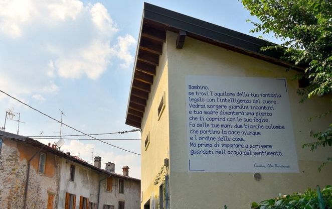 Alda Merini sui muri della Bergamasca: le poesie diventano un libro a cielo aperto