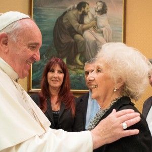 Desaparecidos, il Papa incontra Estela Carlotto e il nipote ritrovato