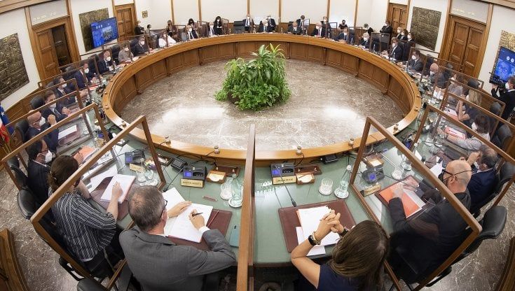 Rinnovo Csm, martedì sarà fumata nera. Fdl offre due posti a Forza Italia: "Ma devono essere donne"