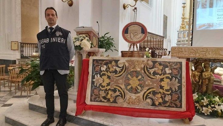 Torre del Greco, i carabinieri recuperano in Sicilia due paliotti d'altare: restituiti alla chiesa