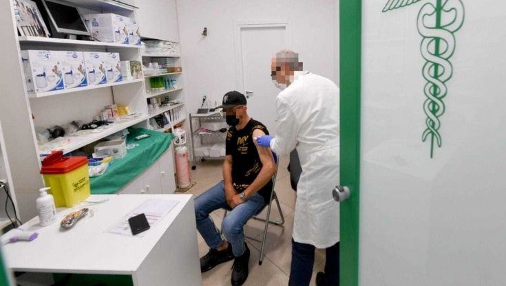 Vaccini in farmacia, Piemonte al via: si prenota da mezzogiorno di lunedì