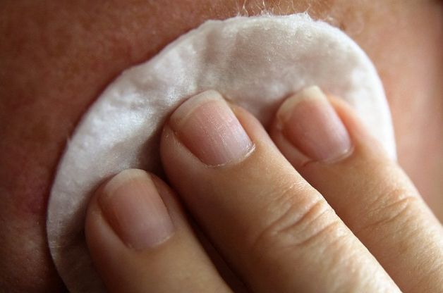 Trucco a Carnevale, le regole dei dermatologi per affrontare la festa in tutta sicurezza