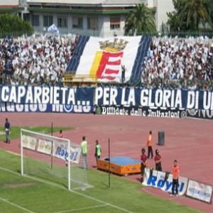Stadio Cava de' Tirreni, lanciati tre petardi in campo
