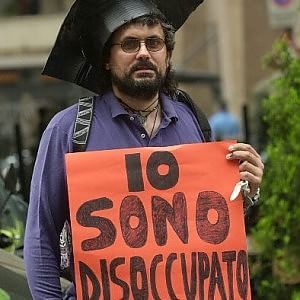 Disoccupazione in calo al 12,9% a dicembre