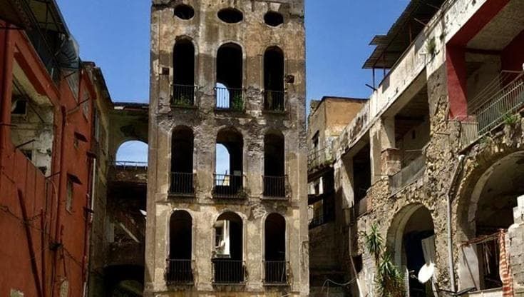 Torre Annunziata, le ruspe a Fortapàsc: il bunker della camorra restituito alla legalità