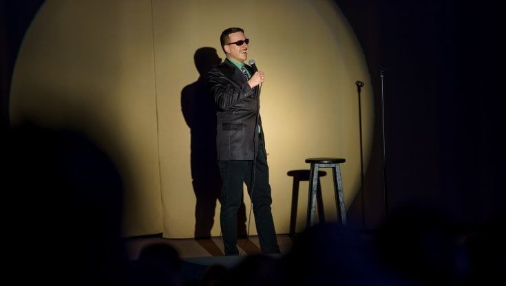 Kiev, la difficile leggerezza del cabaret di guerra: "Ridere è la nostra arma contro l'invasore"