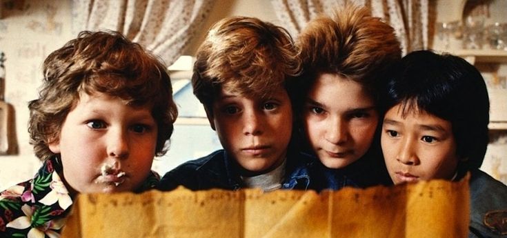 'I Goonies', 32 anni dopo la banda di Astoria si riunisce: la foto su Instagram accende i fan