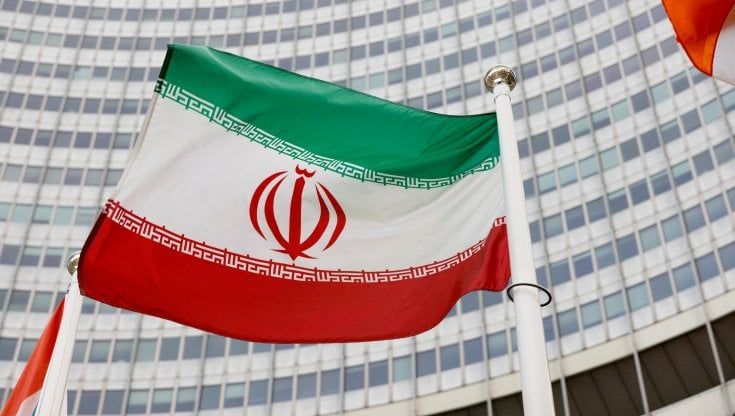 Nucleare, l'Iran ha ripreso a costruire centrifughe: il capo dell'Aiea vola a Teheran
