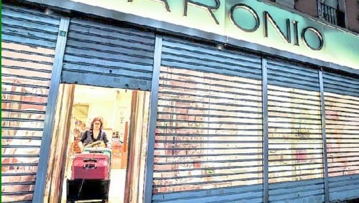 Strade vuote, negozi più piccoli: si salvano solo le vie del lusso. Così è cambiato il mercato