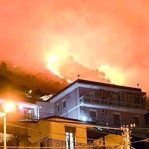 Incendi, 400 ettari di boschi andati in fumo e una prima stima di dieci milioni di danni