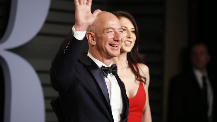 Bezos Paperone: Mister Amazon supera Bill Gates