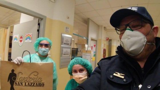 Coronavirus, nel Bolognese nasce il "Movimento delle sartine": cuciono gratis 2mila mascherine al giorno