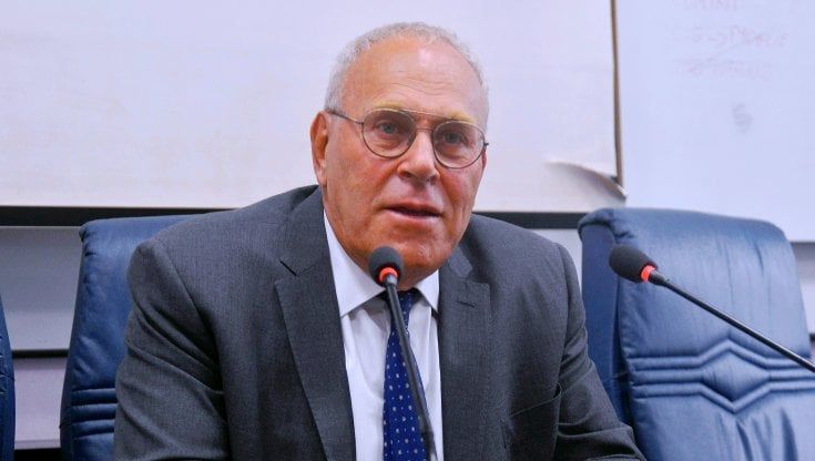 Caso Eni/Amara, archiviazione per l'ex procuratore Greco. Il gip: "Radicale infondatezza delle accuse"