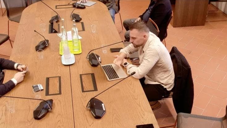 Batistini (Futuro Nazionale) invoca i manganelli, Pd e Avs se ne vanno dall'aula: "Antidemocratico"