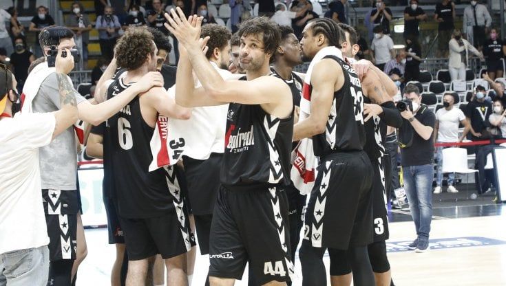 Basket, Virtus Bologna in fuga verso lo scudetto nel segno degli italiani