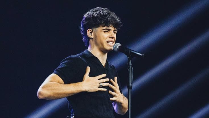 Manu supera il primo live show di X Factor, è l’unico siciliano in gara