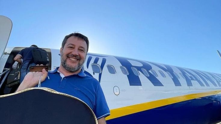 Salvini e il messaggio a Meloni sui voli di Stato: dalla Puglia riparte con l’aereo low cost