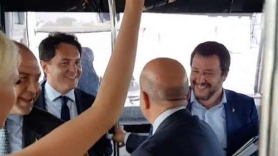 La Uil contro la Fiom: "Noi indignati, irrispettoso cantare 'Bella ciao' a Salvini"