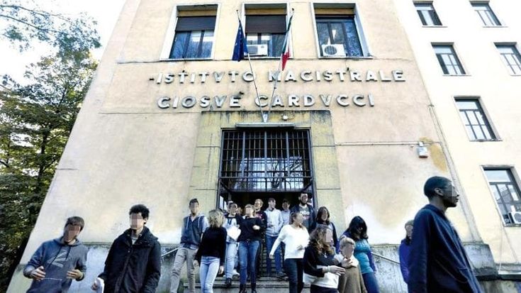 Al liceo Carducci spunta un’altra “lista degli stupri” con i nomi di due alunne