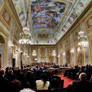 Ars, la provocazione del deputato autonomista: "Anche i politici rinuncino alle ferie"