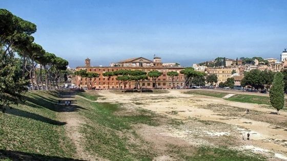 Il circo massimo si colora di rosa per salute della donna