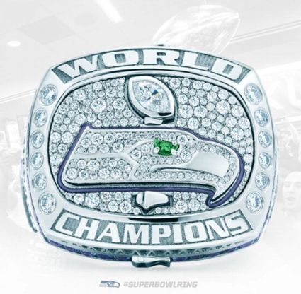 I diamanti di Tiffany per i campioni Nfl di Seattle e loro postano tutto sui social: la gioia di Paul Allen