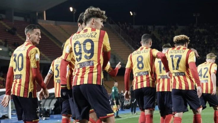 Serie B, il Lecce piega l'Ascoli e si riprende la vetta. Pisa da solo al quarto posto