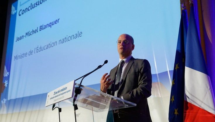 Covid, il piano del ministro francese Blanquer: "La nostra priorità è tenere tutti gli alunni a scuola"
