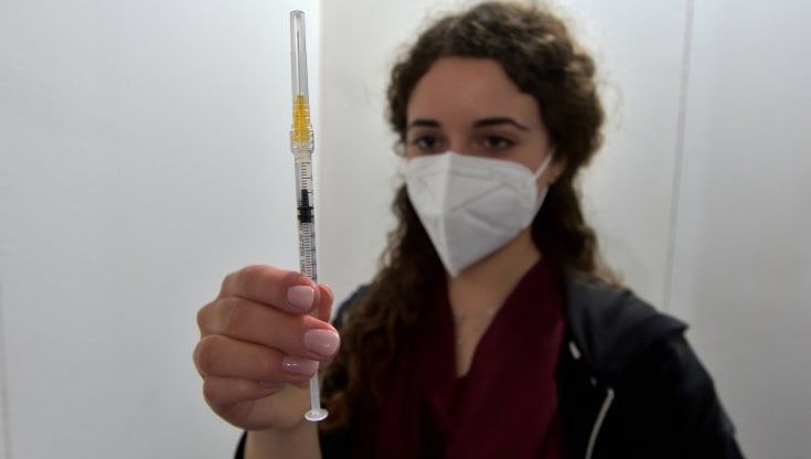 Coronavirus, il bollettino di oggi 14 aprile:  16.168 nuovi casi e 469 morti